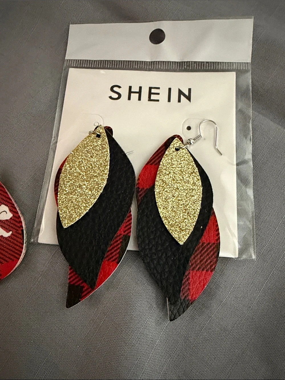 SHEIN layered leaf